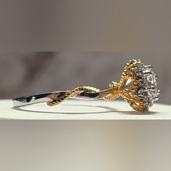 NWOT Woman's Gold-Tone Adjustable Ring with Clear White Stones - Picture 4 of 11